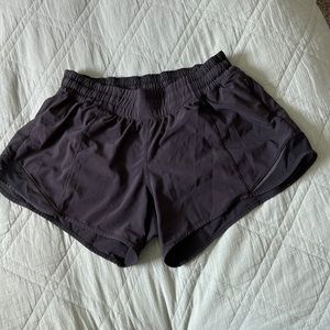 Black Lululemon Hotty Hot shorts 2.5 inseam